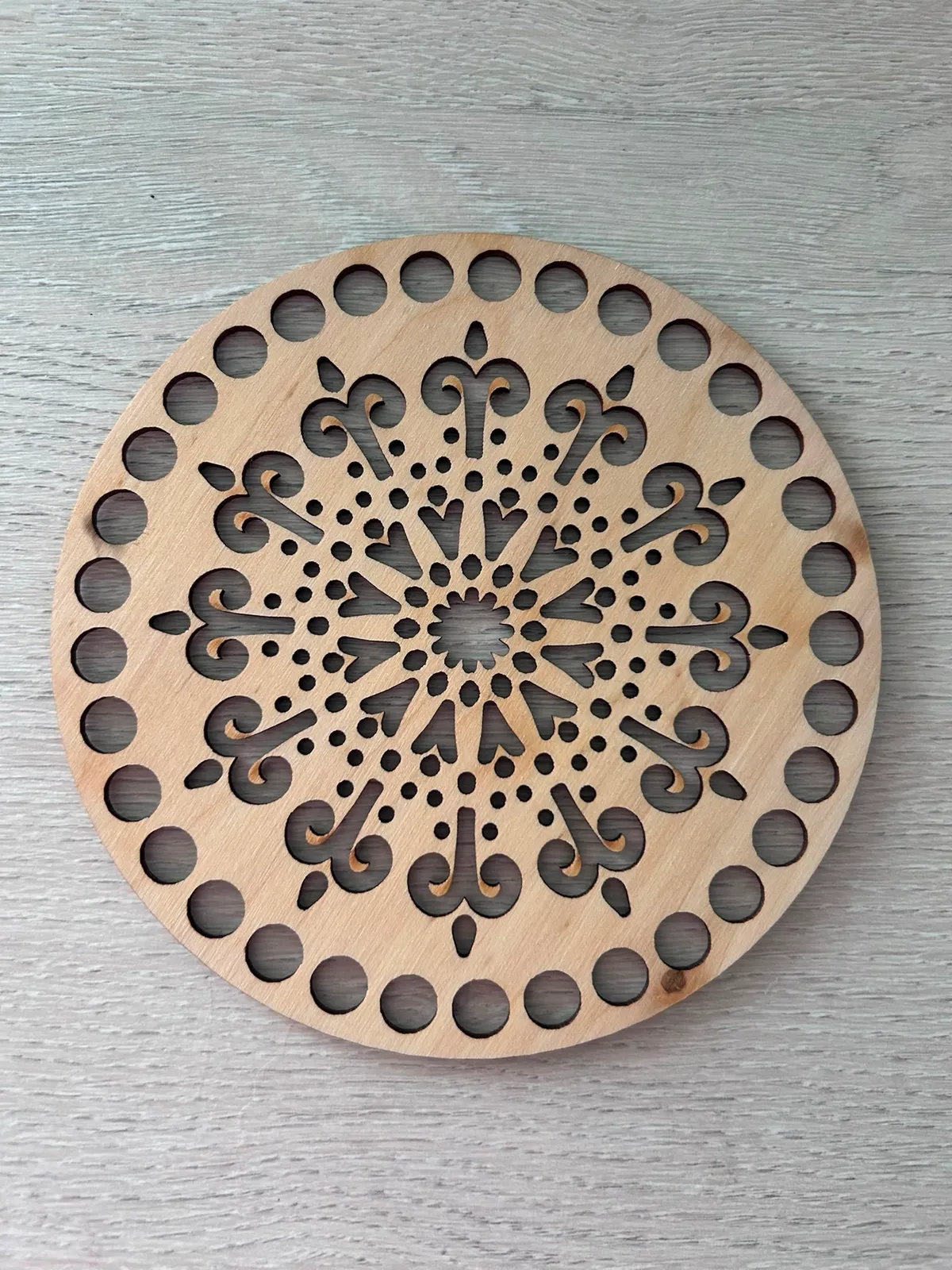 Wooden basket lid Ø15 cm – Ornament II