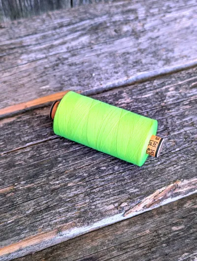 Sewing thread – neon yellow